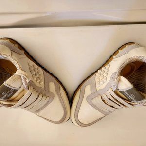 Pair of white Valentino Garavani size 37 tennis shoes